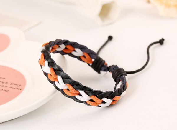 Бранзалет пляцёны з натуральнай скуры бела-чырвона-белы