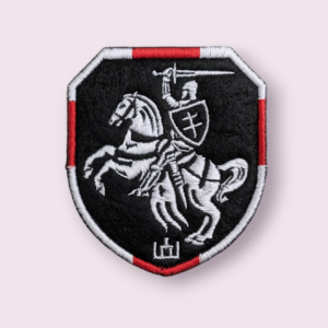 Нашыўка вышытая з гербам «Пагоня» і «Калюмнамі» (бела-чырвона-белы кант)