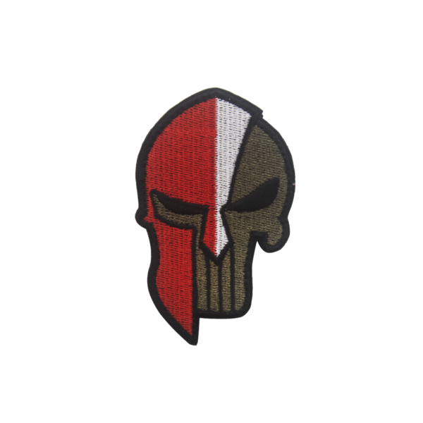 Нашыўка вышытая ў выглядзе чэрапа з польскім сцягам