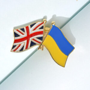 95932441.jpg Значак металічны падвоены са сцягам Вялікабрытаніі і украінскім сцягам